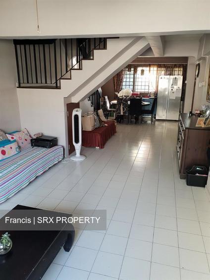 Jurong East Avenue 1 thumbnail photo